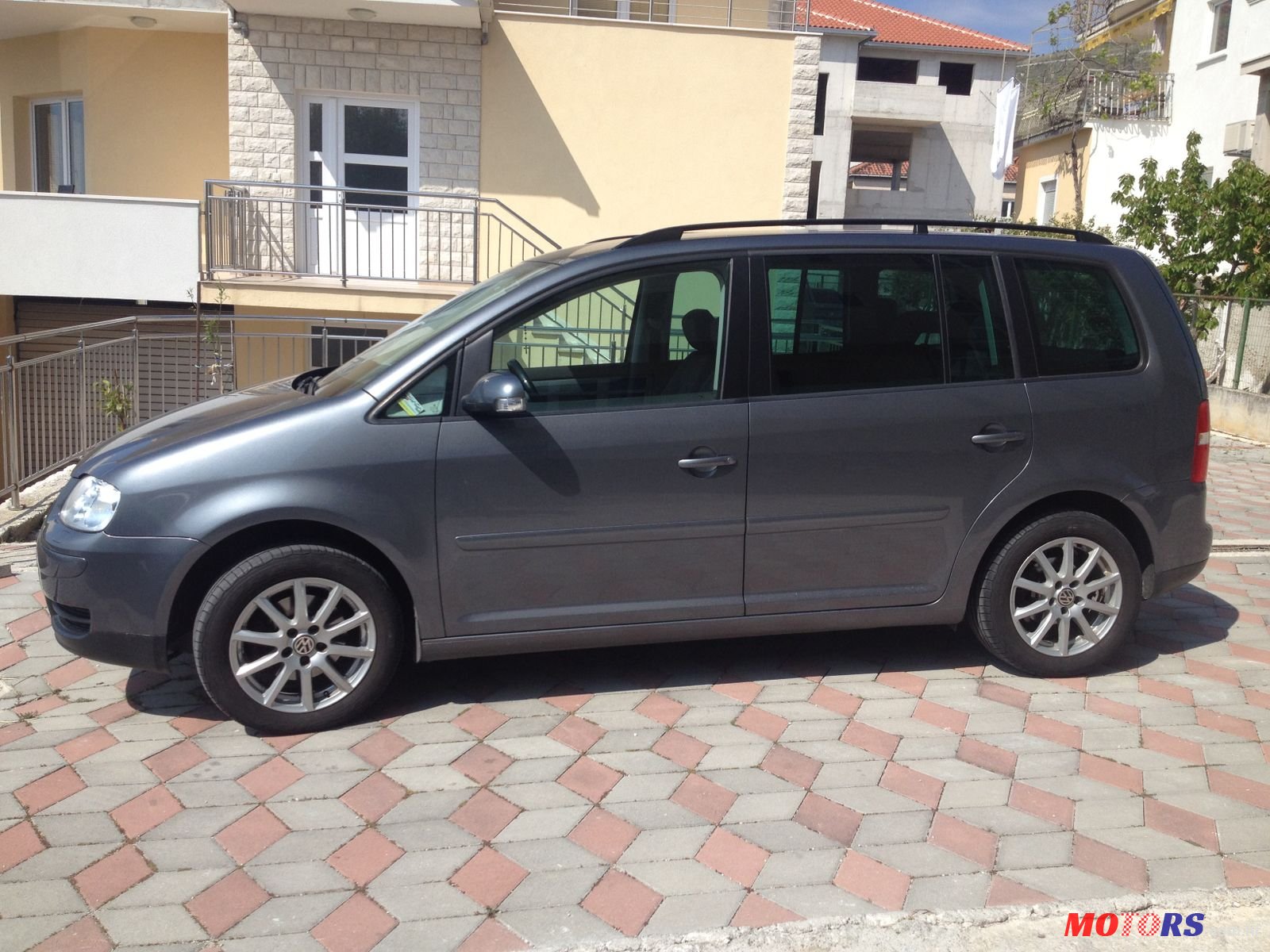 2006' Volkswagen Touran photo #1