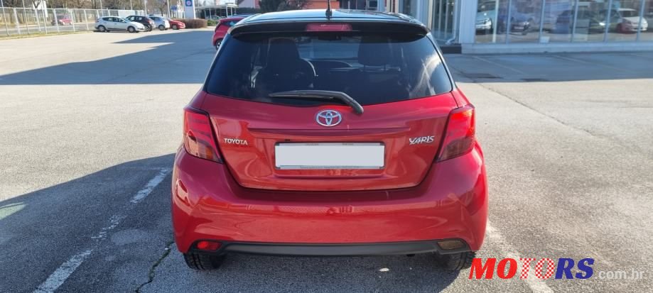 2016' Toyota Yaris photo #6