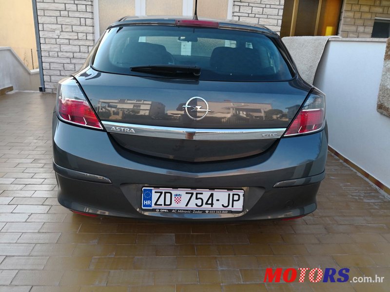 2010' Opel Astra H photo #3