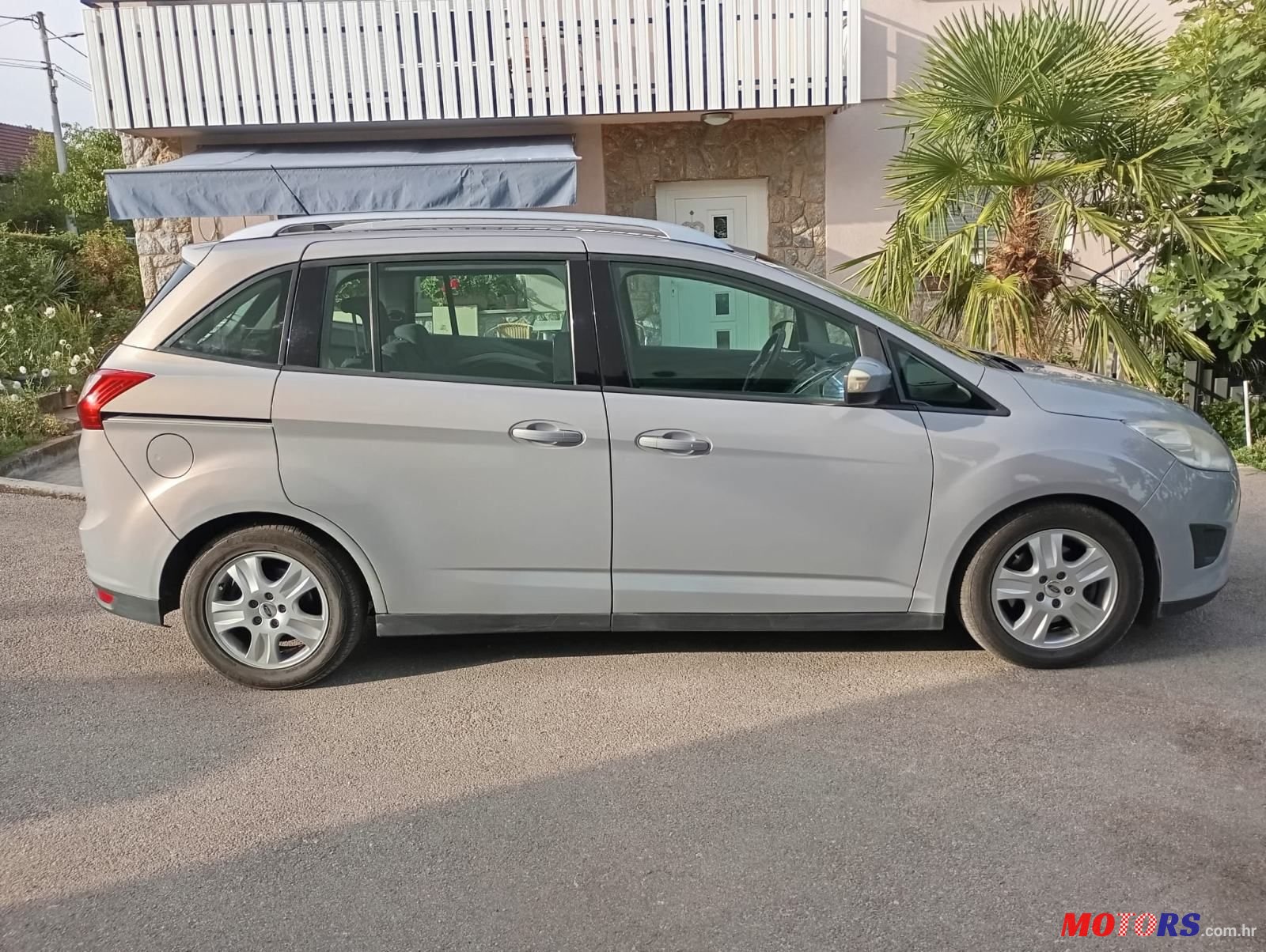 2012' Ford Grand C-MAX photo #1