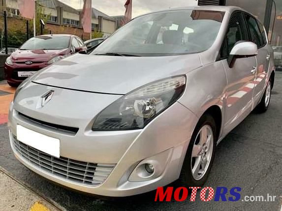 2011' Renault Grand Scenic photo #3