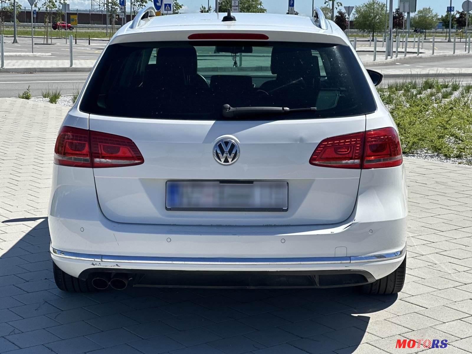 2011' Volkswagen Passat Variant photo #5