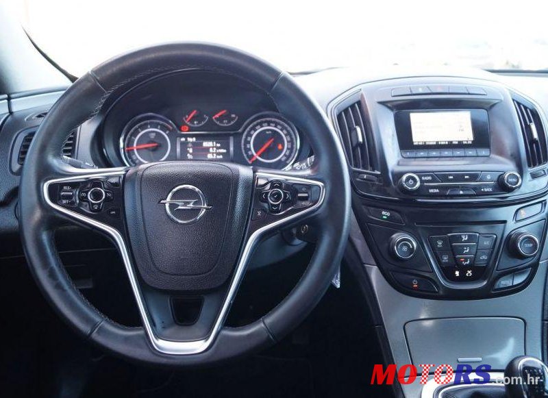 2015' Opel Insignia Sports Tourer 2.0 Cdti photo #2