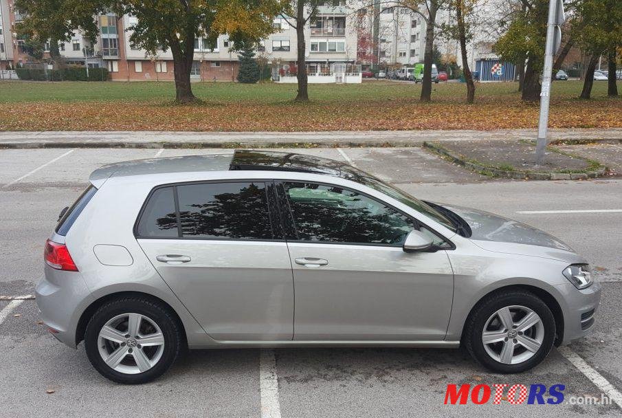 2012' Volkswagen Golf VII 1.6 Tdi photo #1