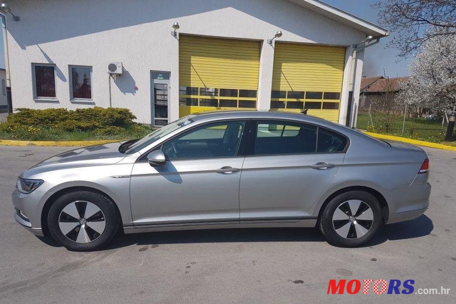 2016' Volkswagen Passat photo #1