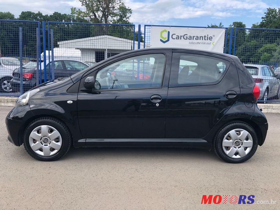 2008' Toyota Aygo photo #5