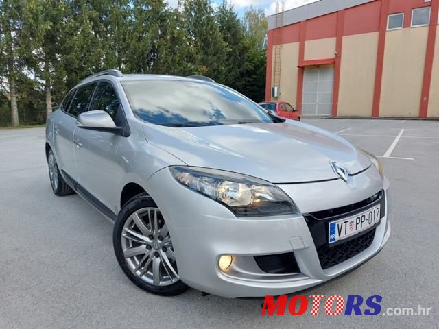 2010' Renault Megane Grandtour photo #3