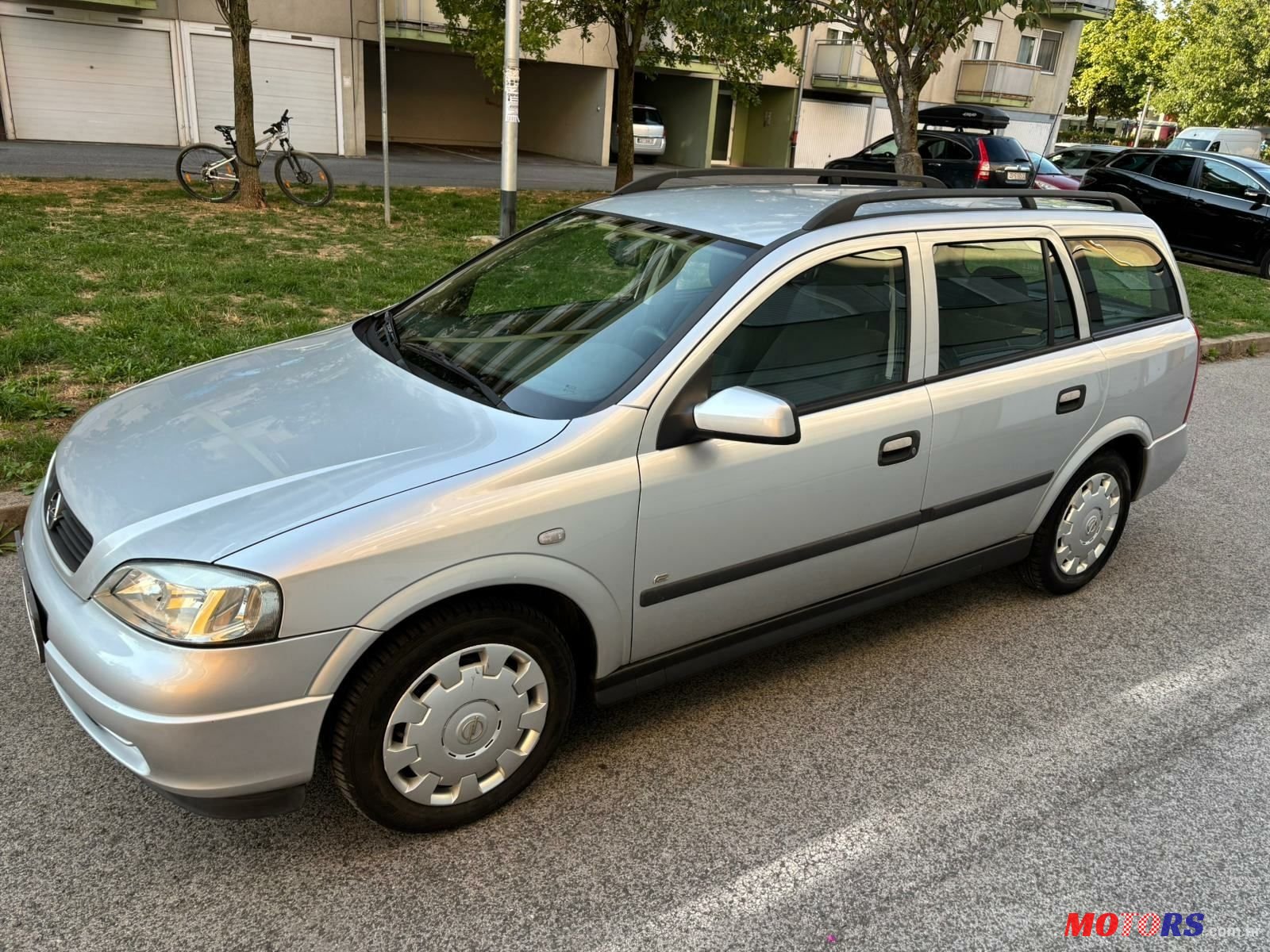 2009' Opel Astra Karavan photo #1