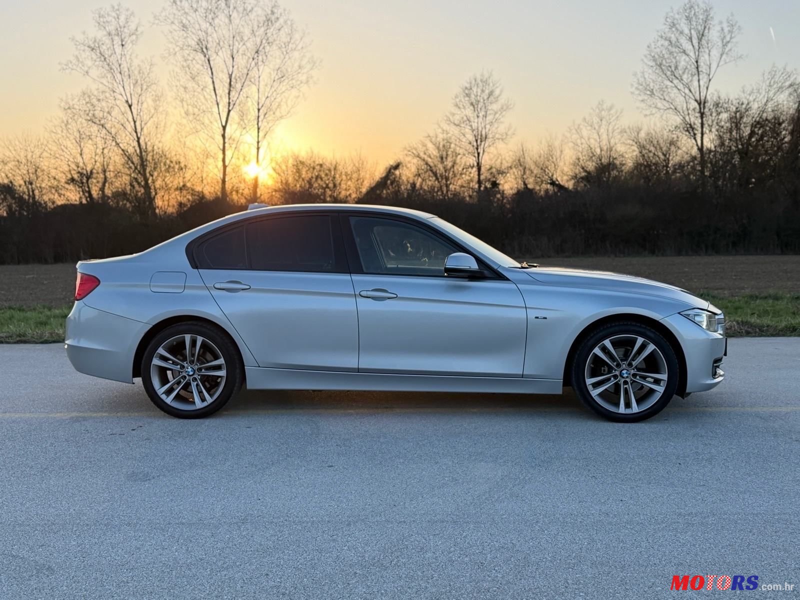 2015' BMW Serija 3 316D photo #6