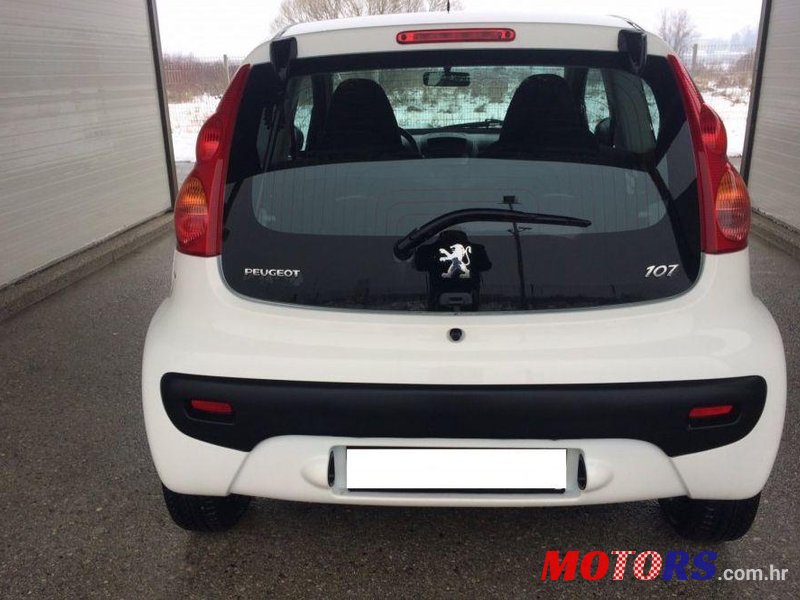 2009' Peugeot 107 1,0 photo #2