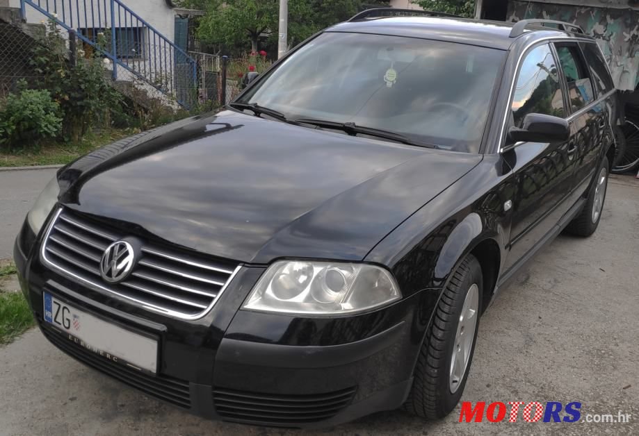 2004' Volkswagen Passat Variant photo #1