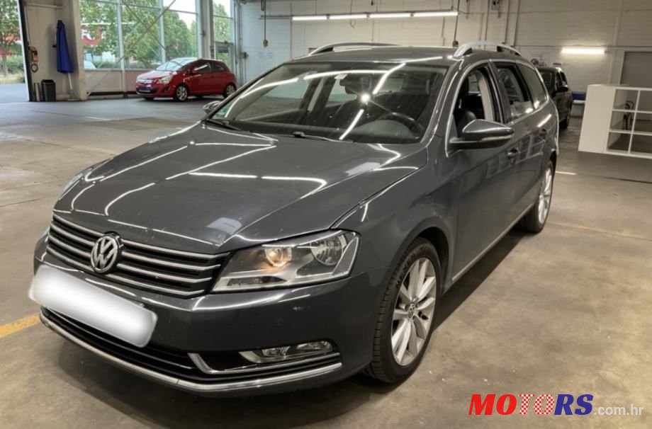 2011' Volkswagen Passat photo #1