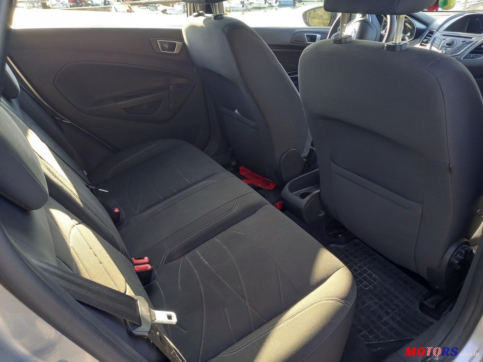 2013' Ford Fiesta photo #7