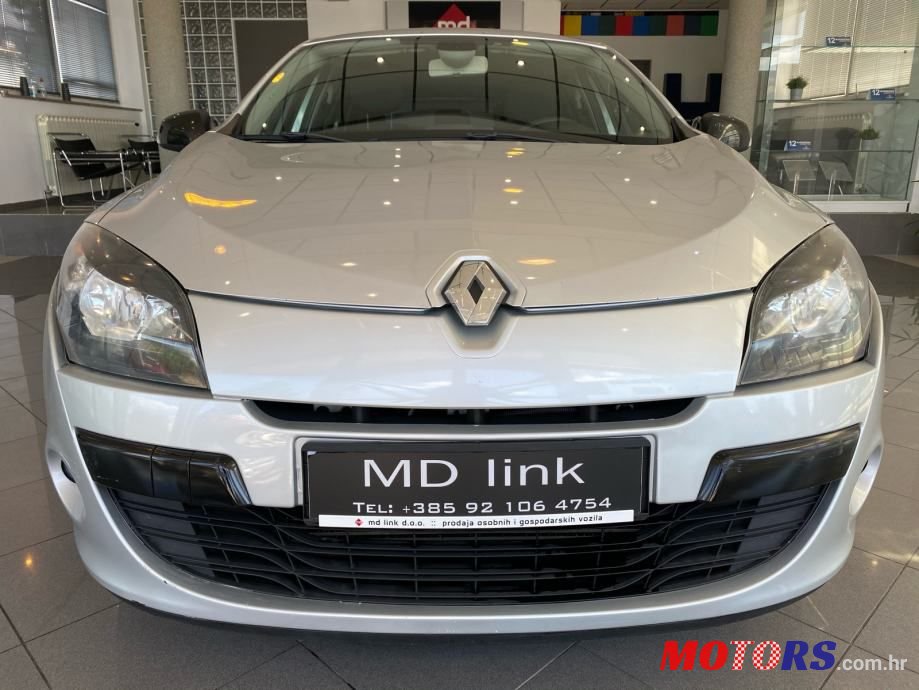 2011' Renault Megane Grandtour photo #2