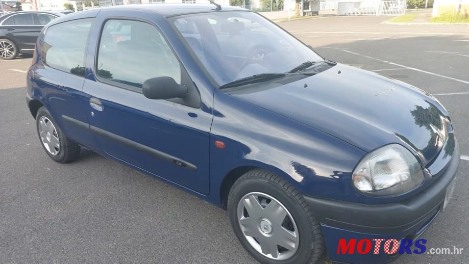 2001' Renault Clio 1,4 photo #1