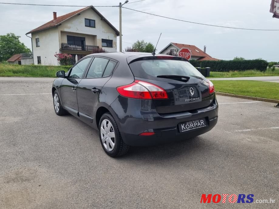 2014' Renault Megane photo #5