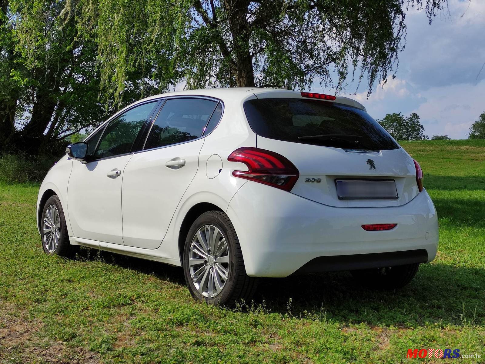 2015' Peugeot 208 Peugeot 208 Allure 1.2 -110 ks photo #2