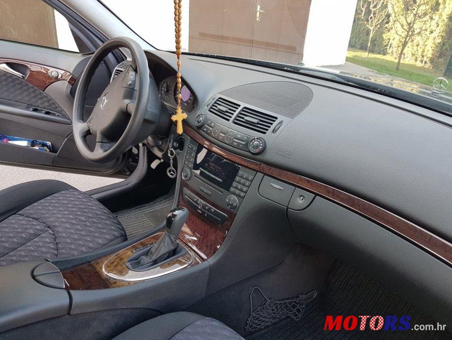2006' Mercedes-Benz E-Class 200 photo #2