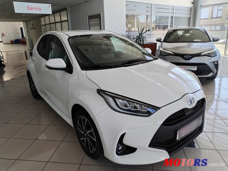 2022' Toyota Yaris 1,5 photo #3