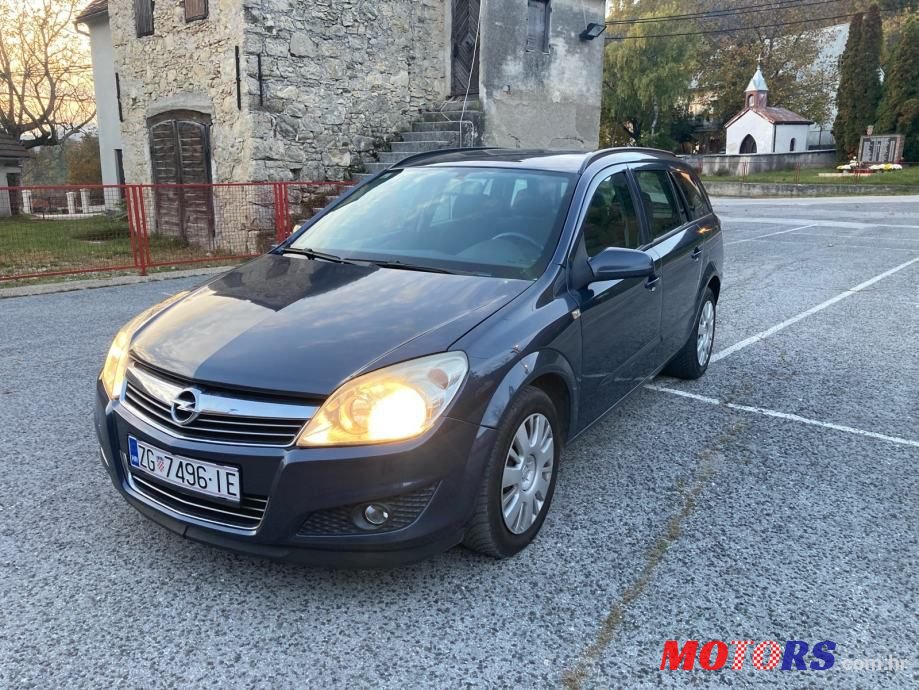 2008' Opel Astra photo #2