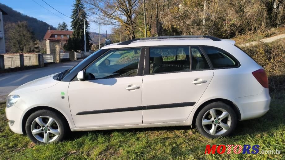 2011' Skoda Fabia Combi photo #5
