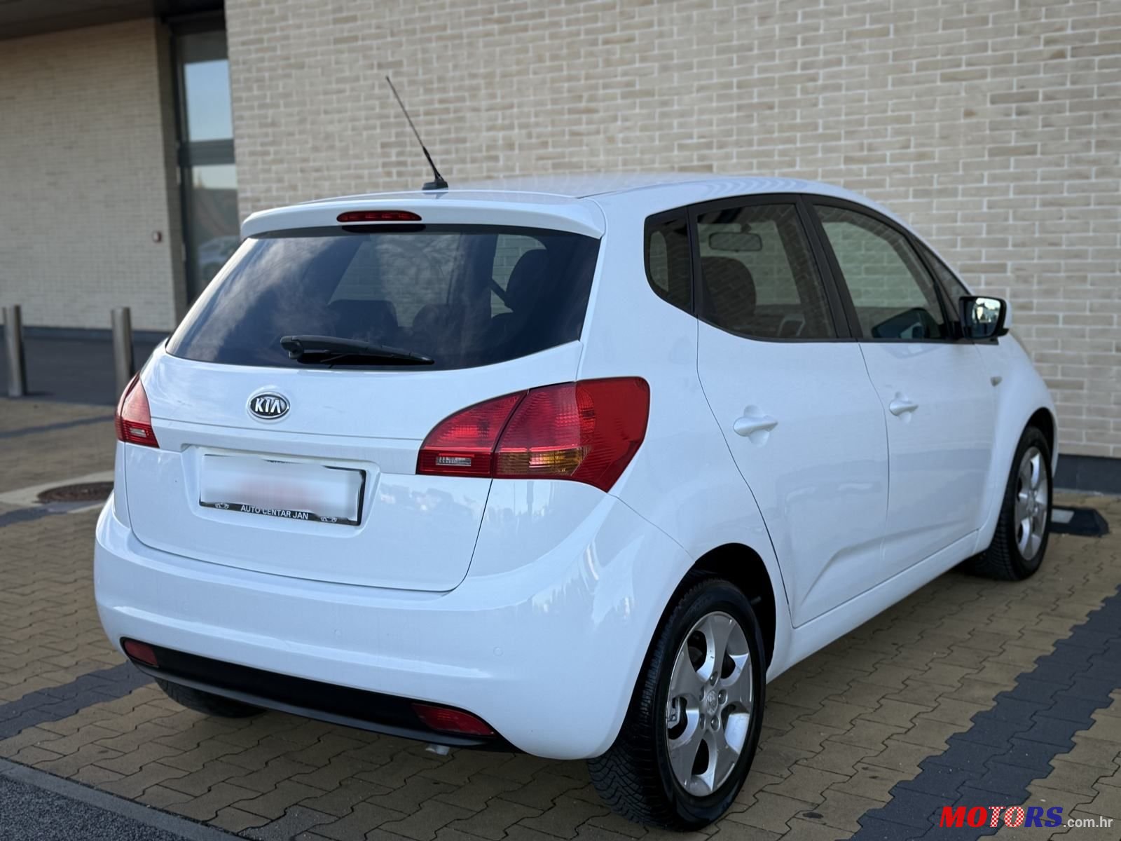2010' Kia Venga photo #6
