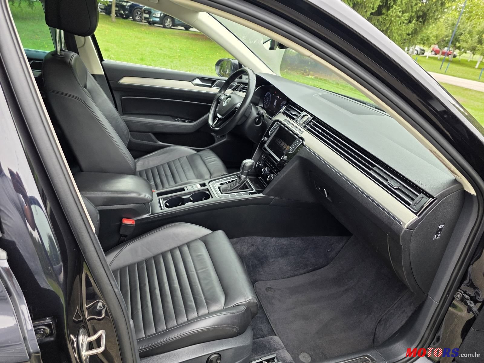 2016' Volkswagen Passat Variant photo #5