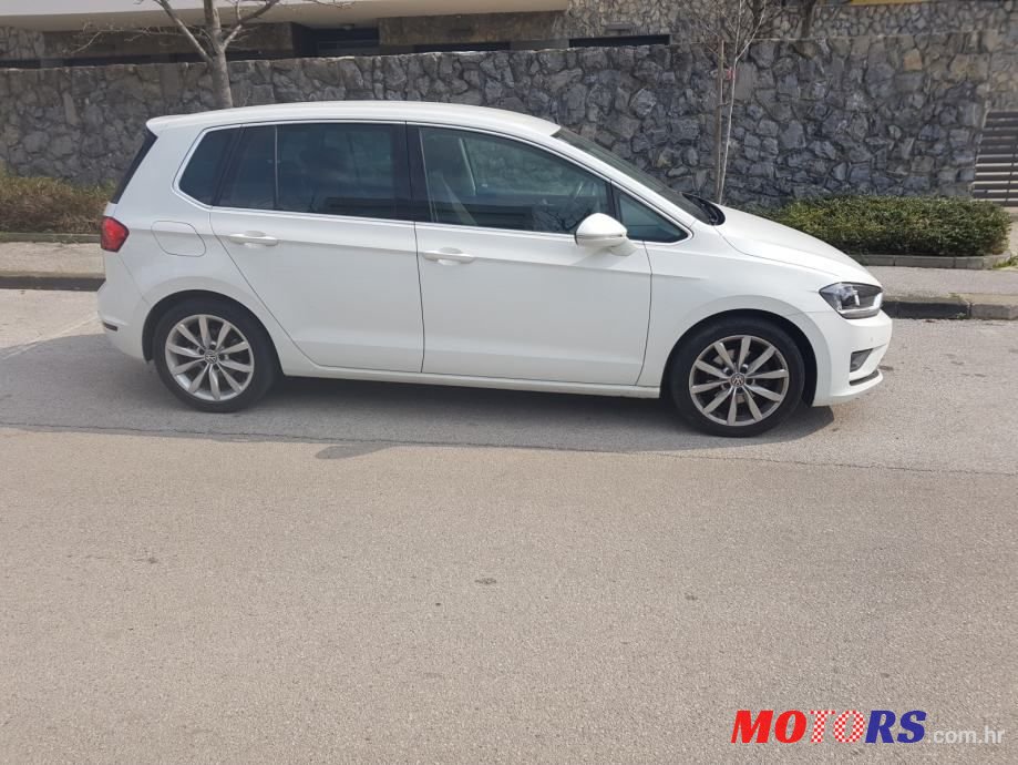 2015' Volkswagen Golf Sportsvan photo #3