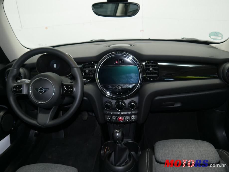 2021' MINI Cooper photo #3