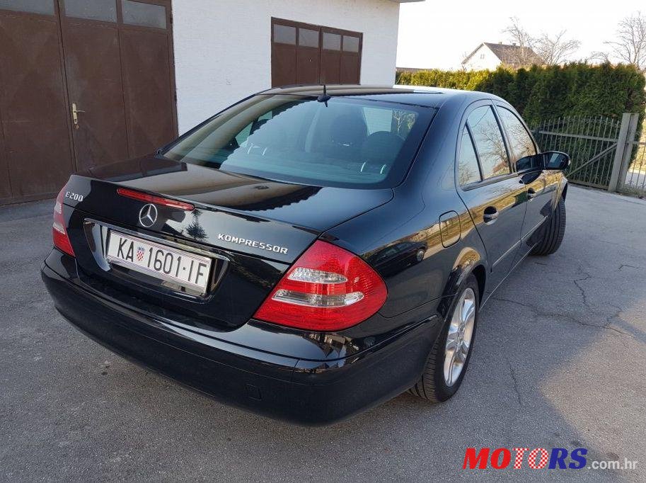 2006' Mercedes-Benz E-Class 200 photo #1