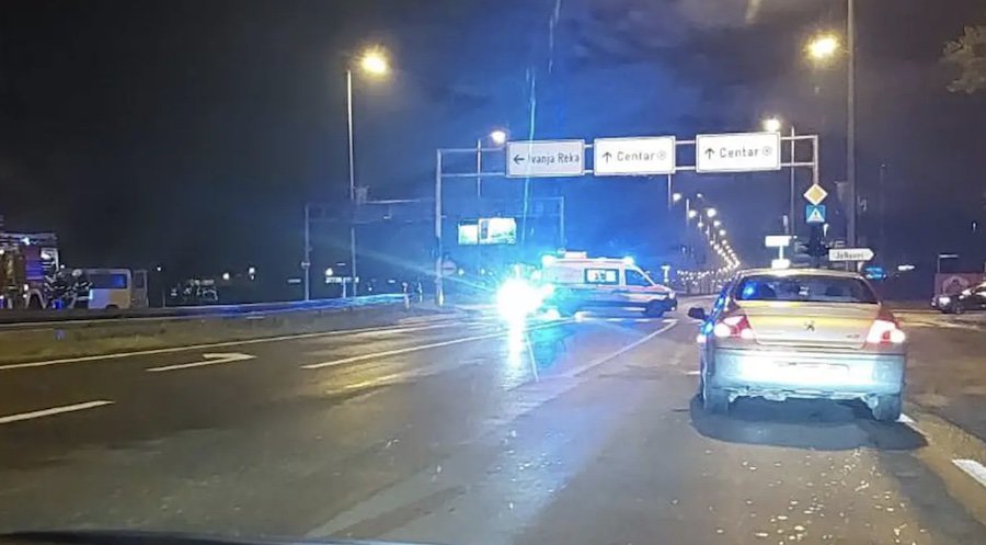 Detalji teške nesreće u Zagrebu: BMW-om kroz crveno, auto se zapalio. Unutra su našli tijelo
