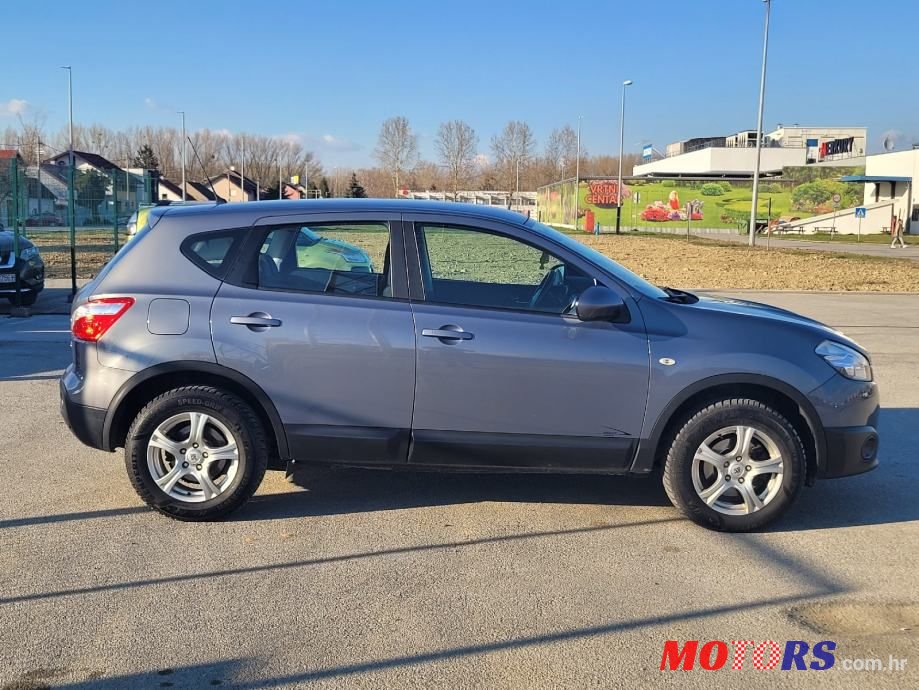 2010' Nissan Qashqai 1,5 Dci photo #2