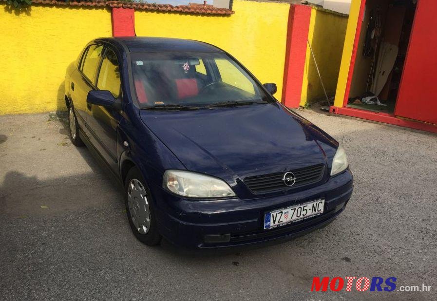 2004' Opel Astra Classic 1.6Cl photo #1