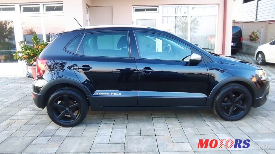 2012' Volkswagen Polo photo #6