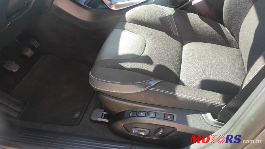 2016' Volvo V40 D3 photo #6