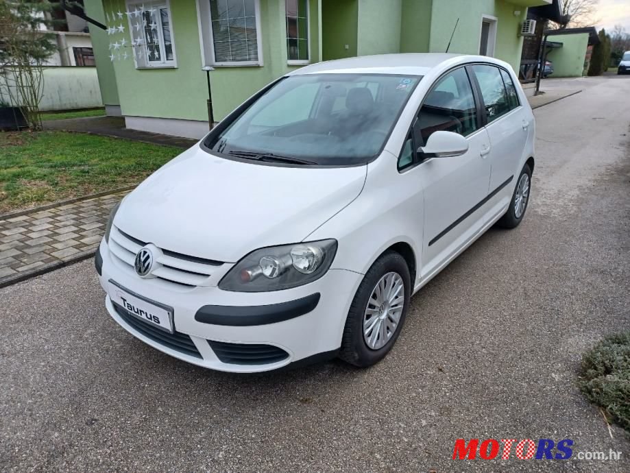 2009' Volkswagen Golf Plus photo #1