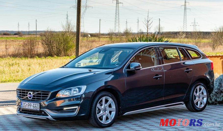 2015' Volvo V60 Cross Country D2 photo #1