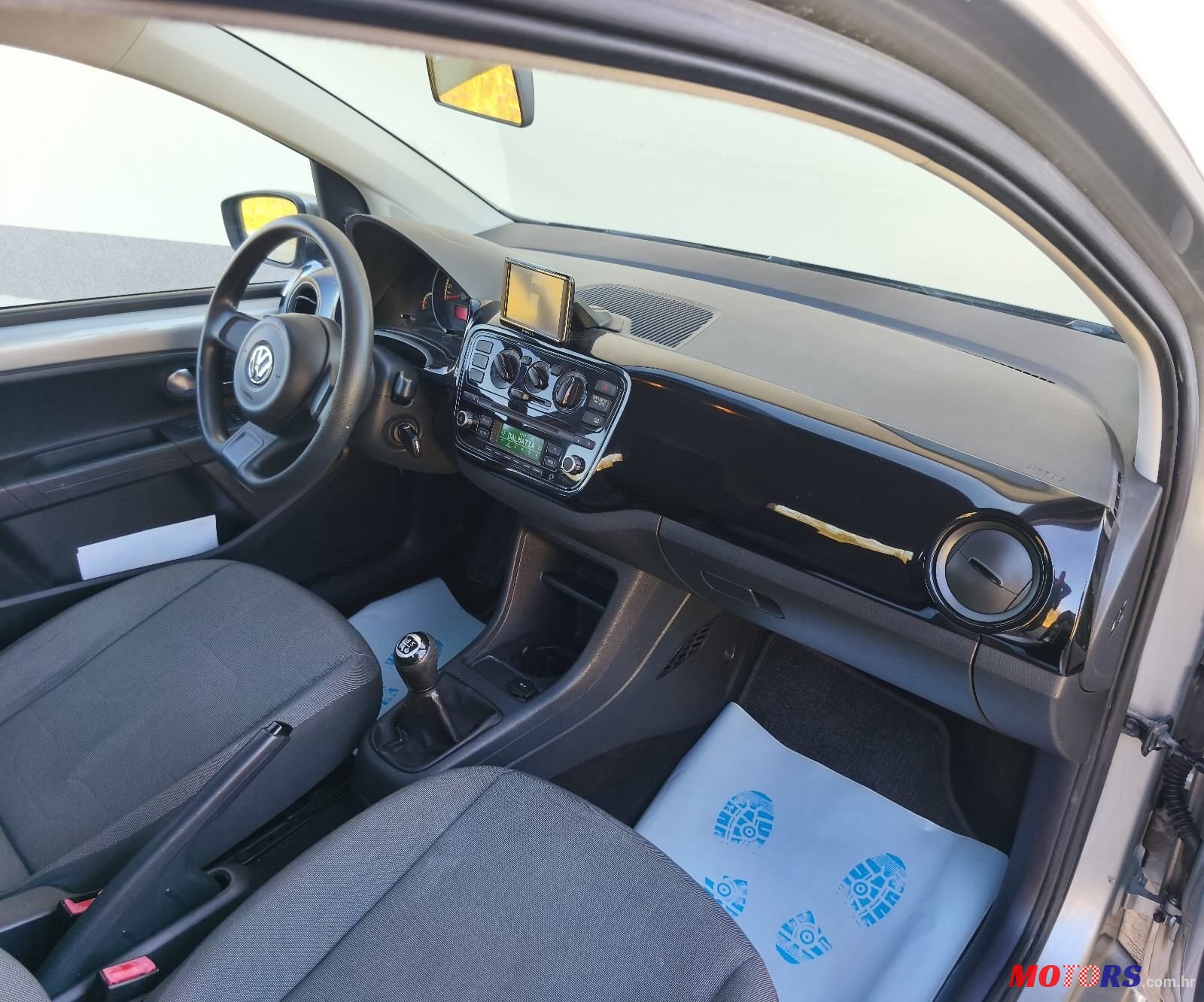 2013' Volkswagen Up! 1,0 Up! photo #3