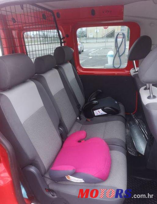 2013' Volkswagen Caddy photo #3