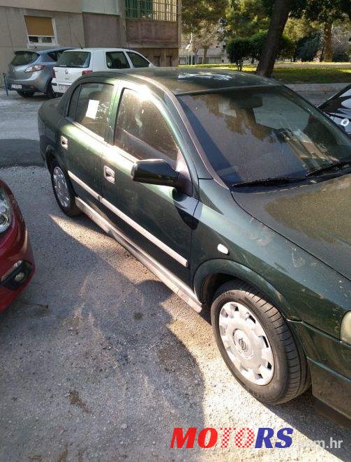 2001' Opel Astra Classic photo #1