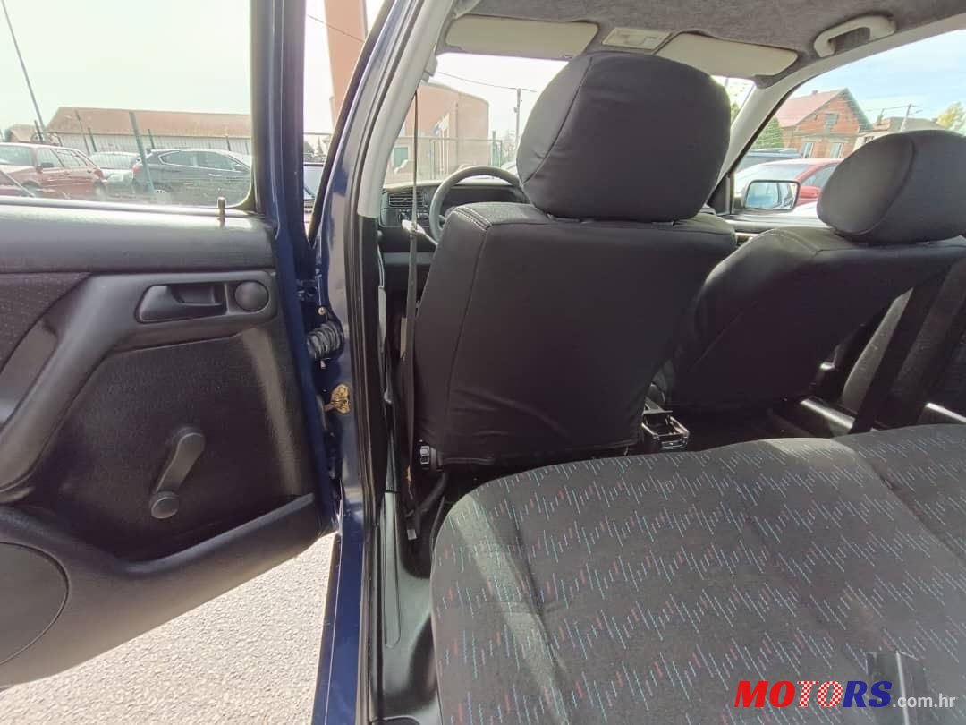 1997' Volkswagen Golf III 1.6 Cl photo #5