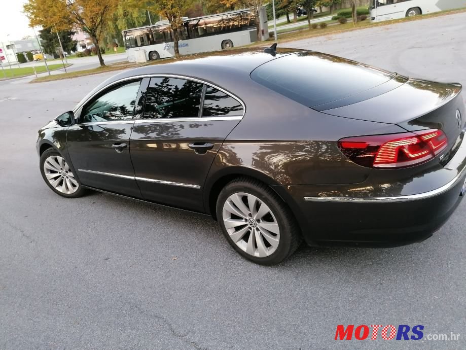2013' Volkswagen Passat photo #2