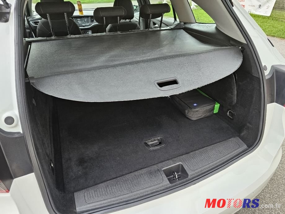 2018' Opel Astra 1.6 Cdti photo #4