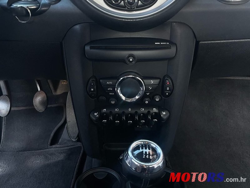2010' MINI Cooper Cooper D photo #3