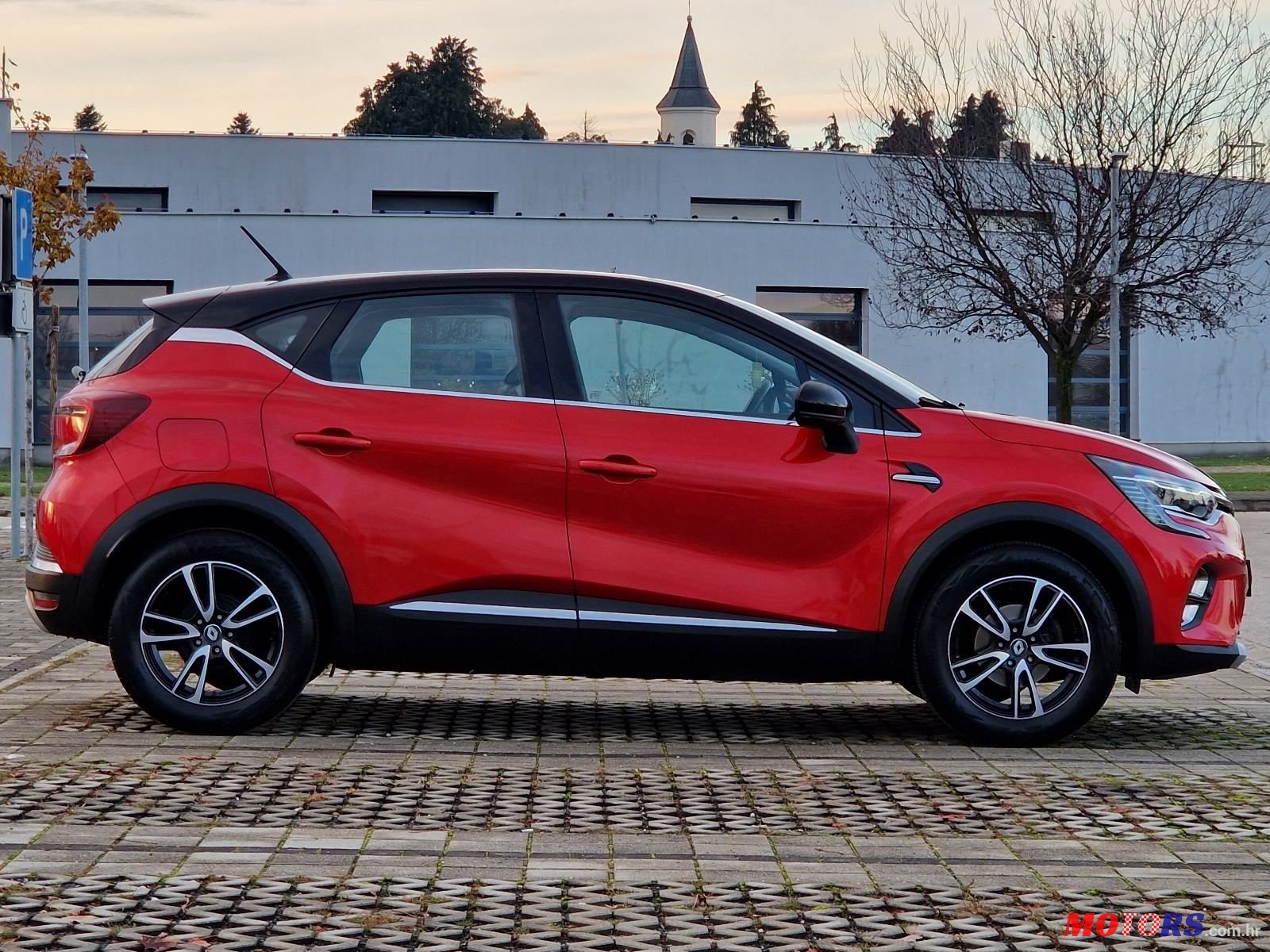 2020' Renault Captur Tce photo #6