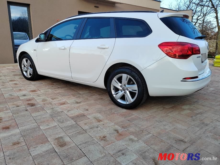 2014' Opel Astra Karavan photo #4