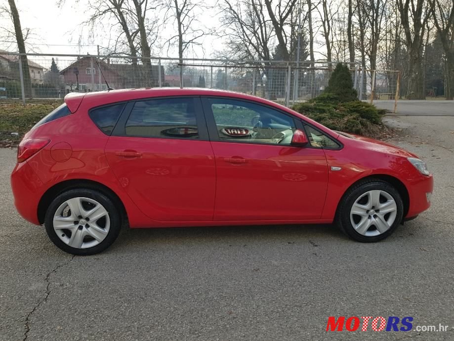 2011' Opel Astra 1,4 16V photo #5