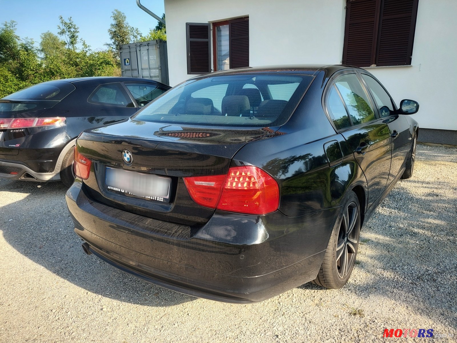 2011' BMW 3 Series photo #1