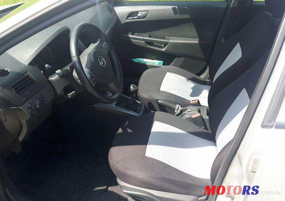 2005' Opel Astra Karavan photo #1