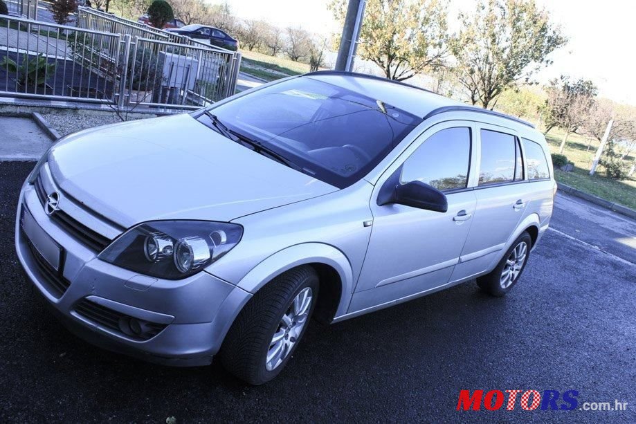 2005' Opel Astra Karavan photo #1